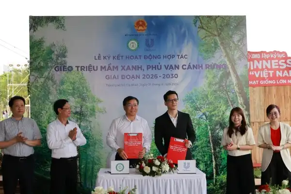 Đại diện Bộ Nông nghiệp & Môi trường cùng Unilever Việt Nam ký kết biên bản ghi nhớ hợp tác.
